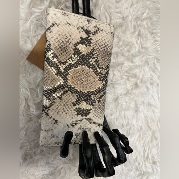 🐍🖤NWT-STEVE MADDEN SNAKESKIN METALLIC BEAUTIFUL WALLET🐍🖤 - Picture 5 of 12